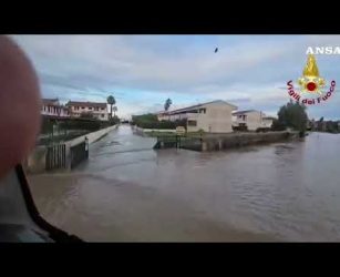 Maltempo in Calabria, evacuate le case vicine ai fiumi nel Cosentino #ansa #news