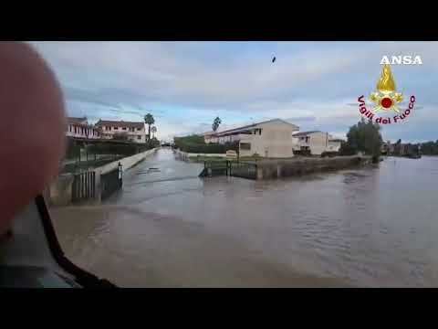 Maltempo in Calabria, evacuate le case vicine ai fiumi nel Cosentino #ansa #news