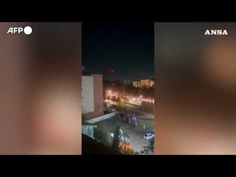 Iran, festeggiamenti a Karaj dopo l’annuncio della morte di Khamenei #ansa #news