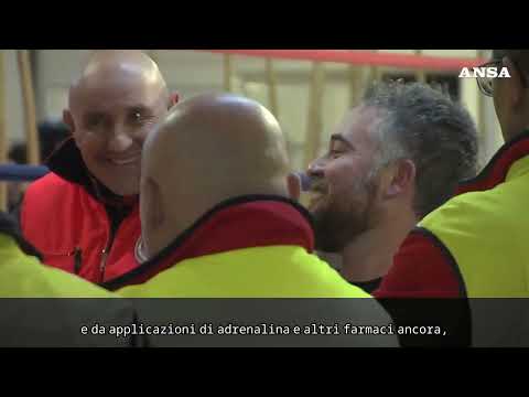 Salvo dopo 30 minuti di rianimazione, 35enne incontra i soccorritori #ansa #news