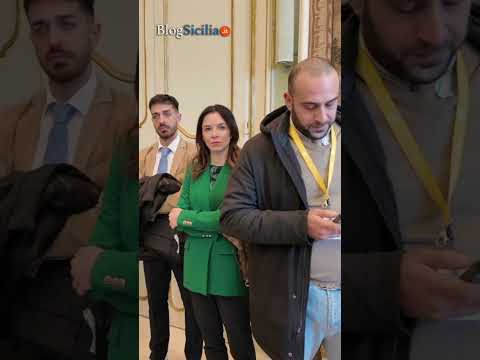 Ismaele La Vardera presenta il simbolo da candidato presidente #shorts #blogsicilia