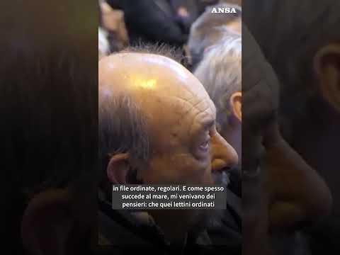 Roma, lacrime e "Maracaibo" al funerale di David Riondino #ansa #news