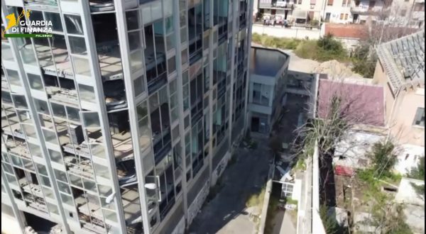 Palermo, sequestrato immobile in pieno centro per reati ambientali: 3 denunciati