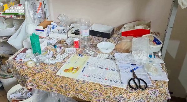 Scoperto falso ambulatorio a Campi Bisenzio, finto medico denunciato