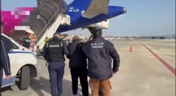 Latitanti dal 1999 per un omicidio nel Casertano, arrestati in Albania