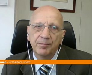 Caro carburanti, l'Europa &egrave; "corta" di gasolio e il prezzo del diesel vola