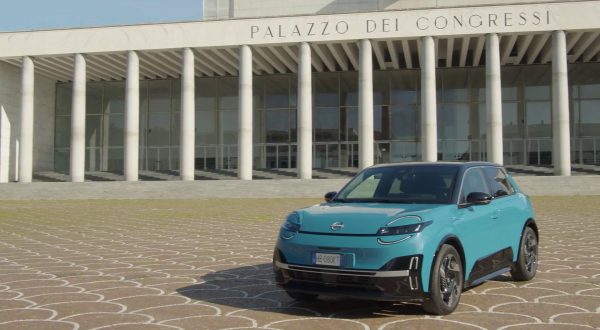 Nissan Micra, debutta in Italia la versione elettrica