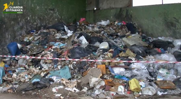 Traffico illecito di rifiuti, confisca per 204 milioni a imprenditori di Acerra