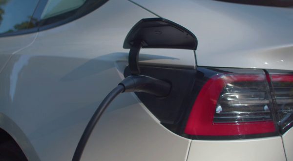 Mercato auto Ue, Italia guida la ripresa ma resta indietro nell’elettrico