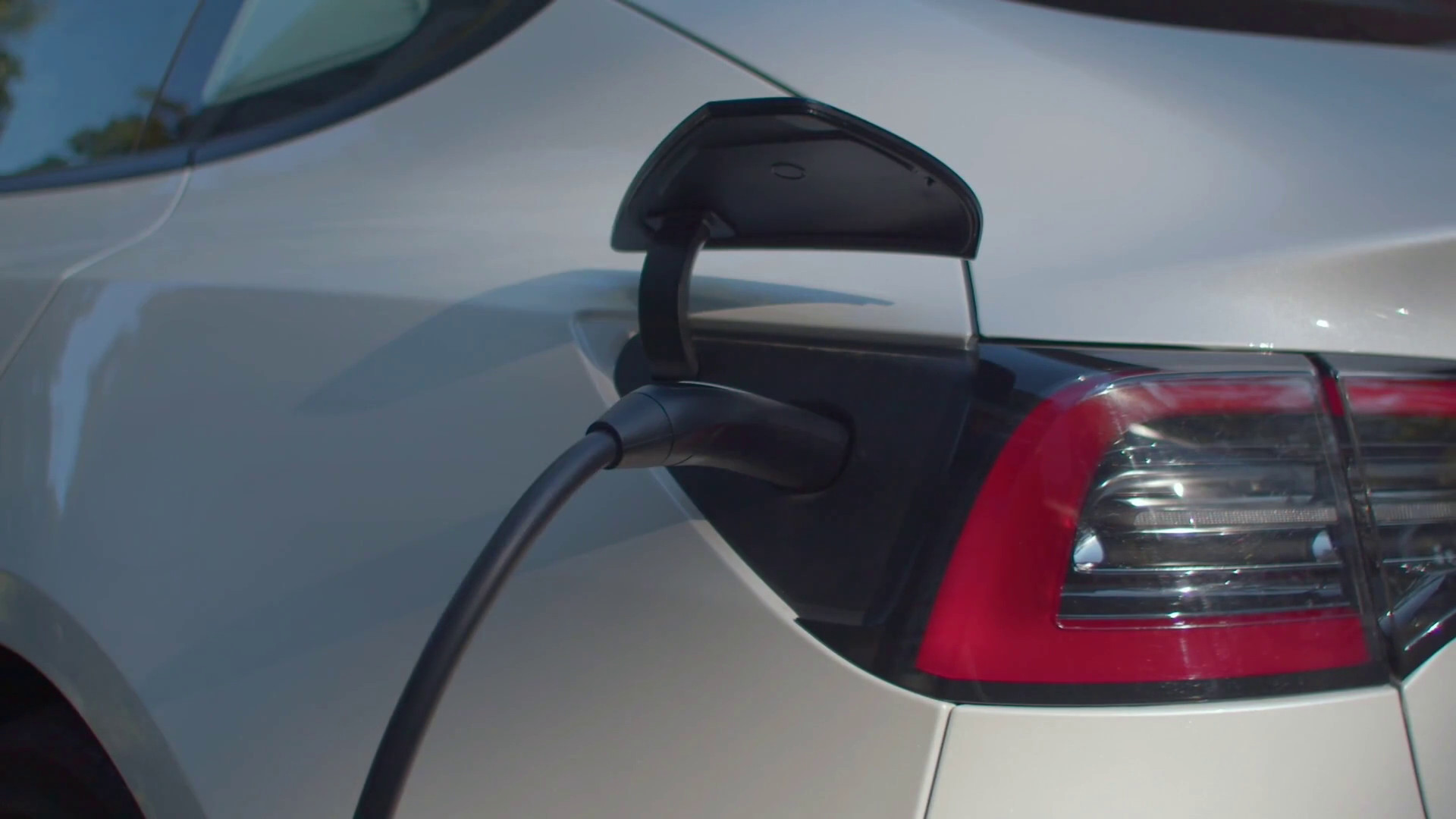 Mercato auto Ue, Italia guida la ripresa ma resta indietro nell'elettrico