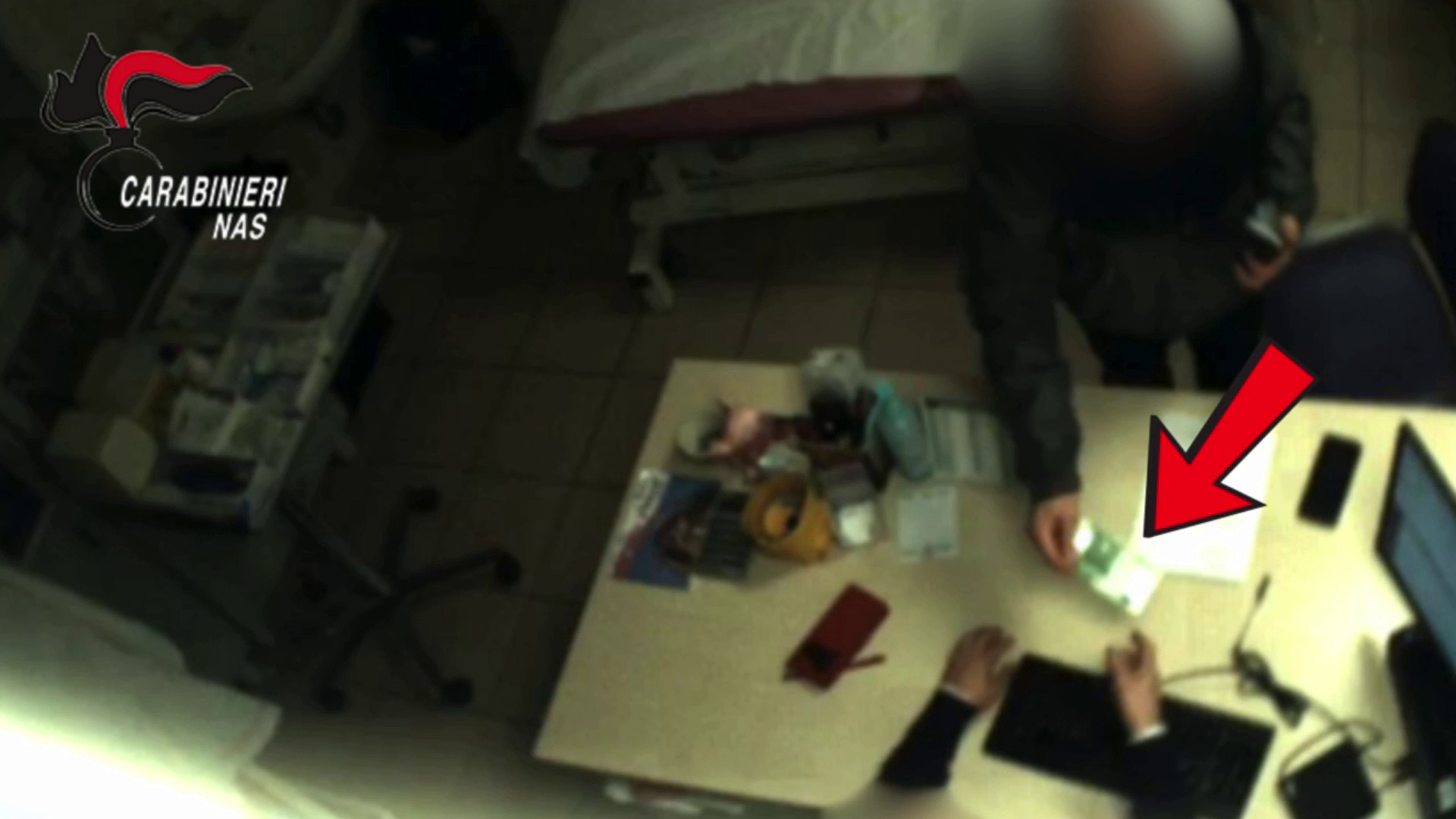 Visite private in nero all’ospedale di Parma, arrestato un primario