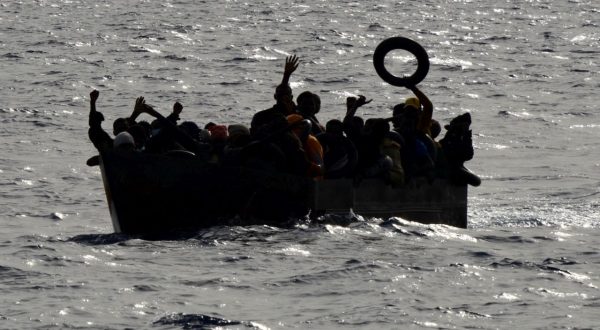 Migranti, un’altra tragedia in mare: diciannove morti e cinque feriti al largo di Lampedusa