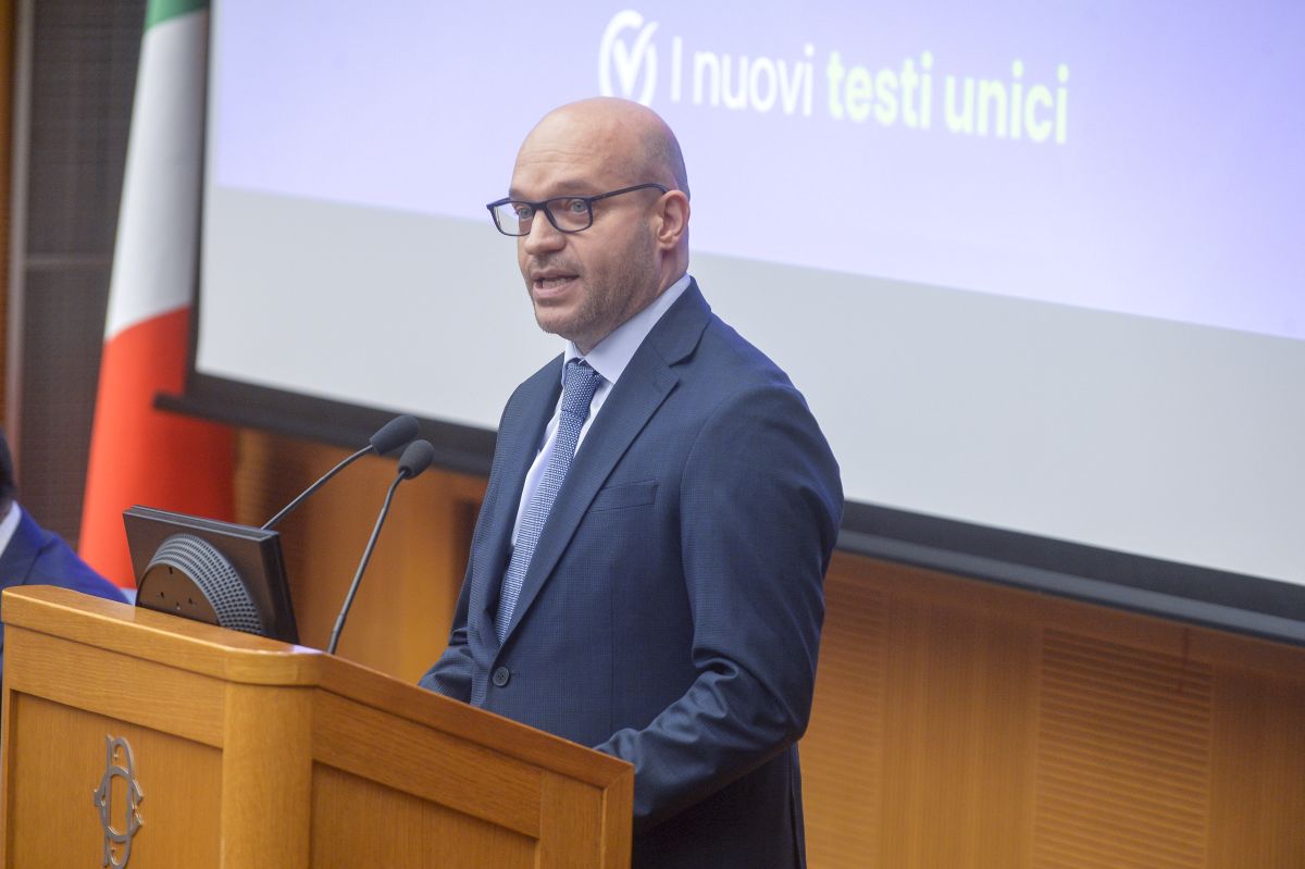 Fontana &ldquo;Educare a un uso responsabile dell&rsquo;intelligenza artificiale&rdquo;