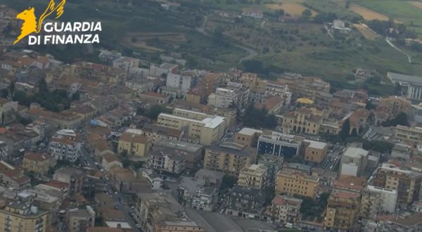 Cellulari in carcere per comunicare con i clan della ‘Ndrangheta, 46 indagati