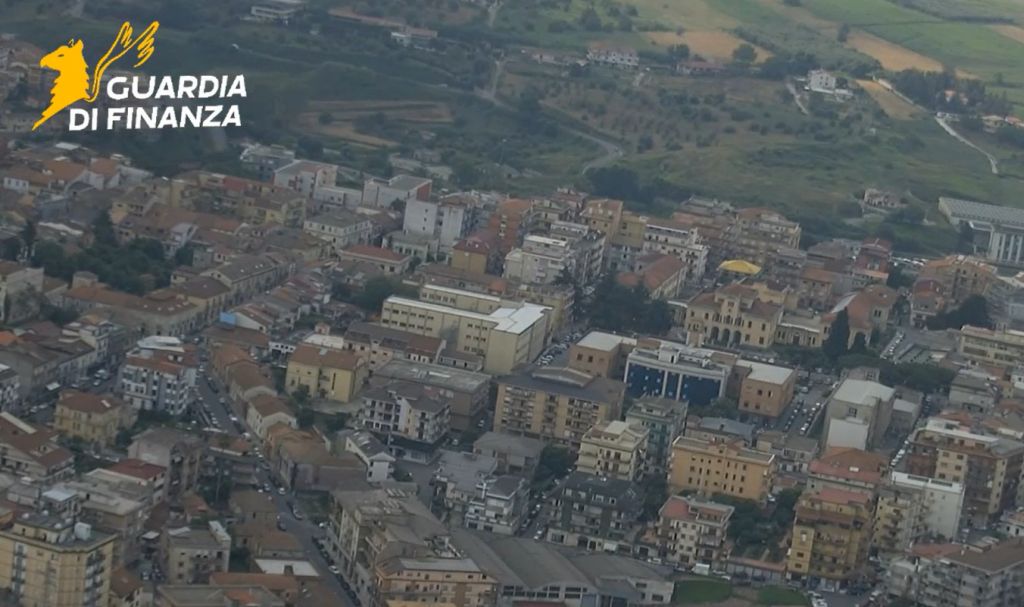 Cellulari in carcere per comunicare con i clan della &lsquo;Ndrangheta, 46 indagati