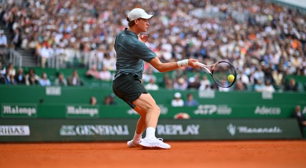 Sinner concede un set a Machac ma è ai quarti a Montecarlo