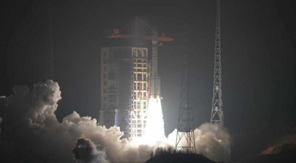 La Cina lancia nuovi satelliti Internet nello spazio