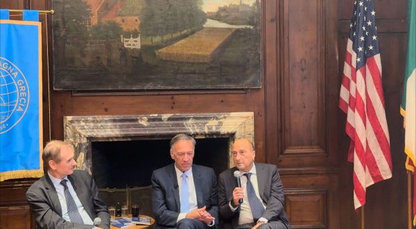 Fondazione Magna Grecia, consegnato a New York a Mike Pompeo il premio John Marchi