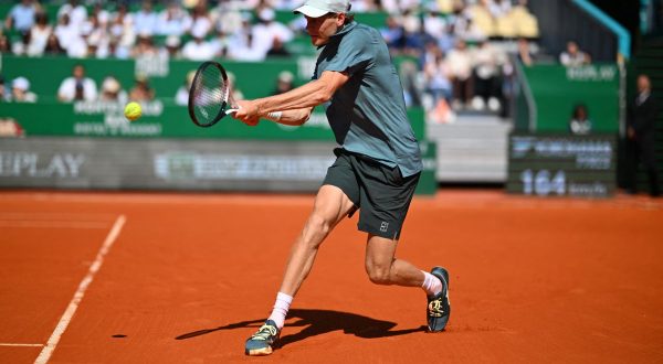 A Montecarlo Sinner piega Auger-Aliassime, è in semifinale contro Zverev