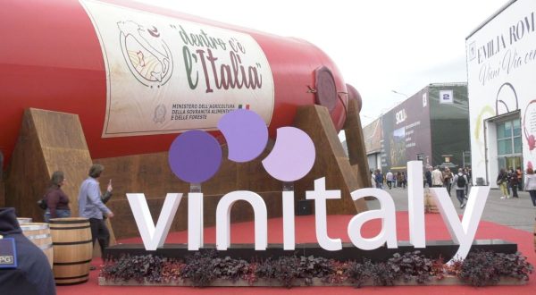 Vinitaly, Lollobrigida “Il vino racconta i nostri territori”