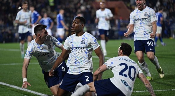 Da 2-0 a 3-4, l’Inter vince a Como in rimonta e vola a +9 sul Napoli