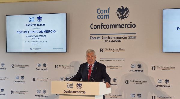 Confcom, crescita +0,3% nel 2026 e rischio stagnazione
