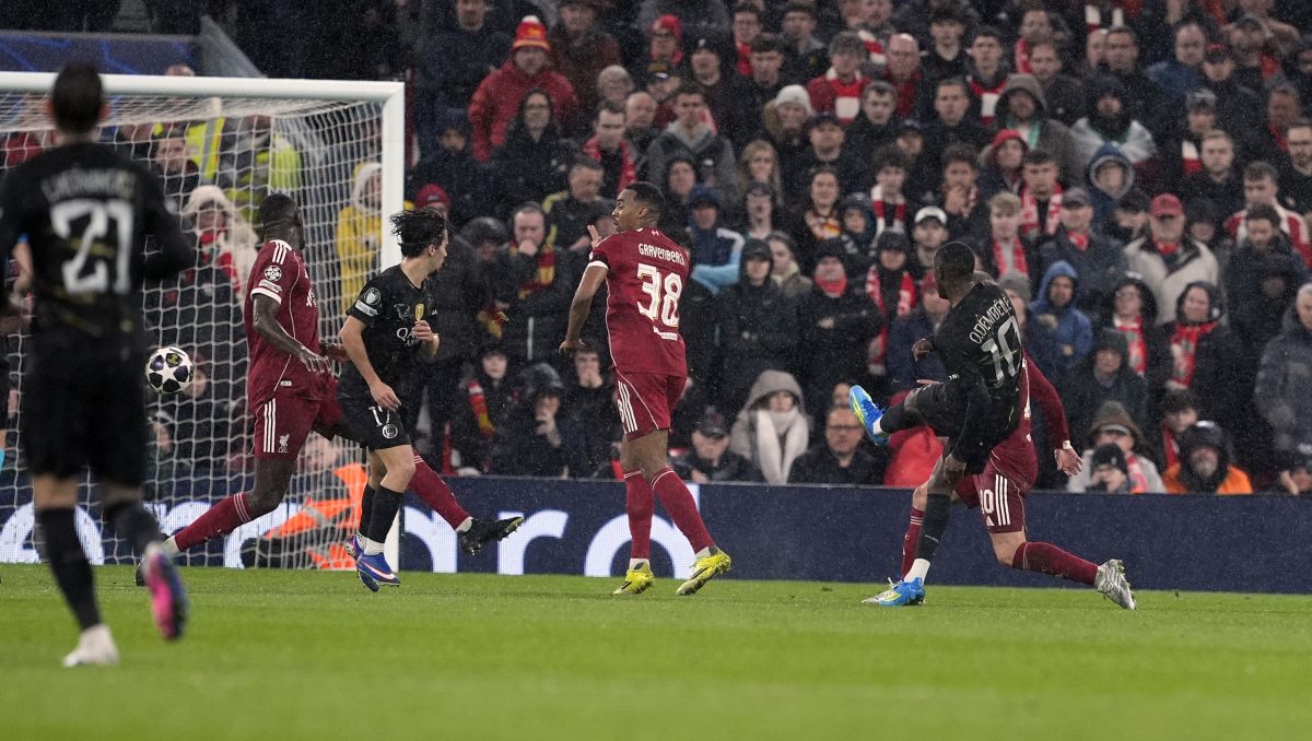 Doppietta Dembel&eacute;, il Psg vince 2-0 a Liverpool e va in semifinale
