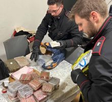Blitz antidroga a Roma, 13 arresti tra Magliana e clan Senese