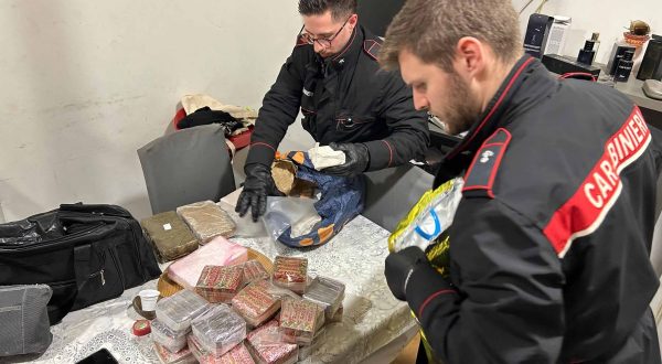 Blitz antidroga a Roma, 13 arresti tra Magliana e clan Senese