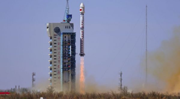 La Cina lancia il razzo Long March-4C per il rilevamento dei gas serra