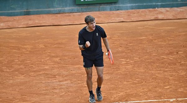 Cobolli batte Zverev e vola in finale a Monaco di Baviera