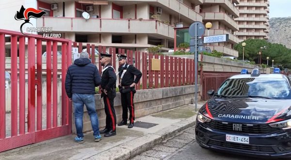 Ladra seriale arrestata a Palermo, si nascondeva in un rifugio improvvisato