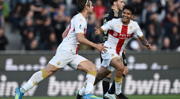 Il Genoa vince in rimonta 2-1 a Pisa e vede la salvezza