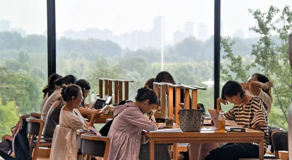 Cina, il tasso di lettura in aumento grazie alla crescita del formato digitale