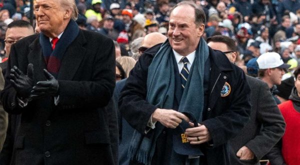 Usa, licenziato il segretario della Marina John Phelan