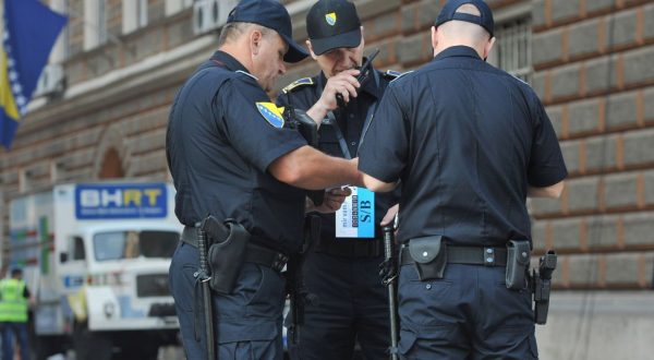 Traffico di migranti, 9 arresti tra Bosnia e Croazia sulla rotta balcanica