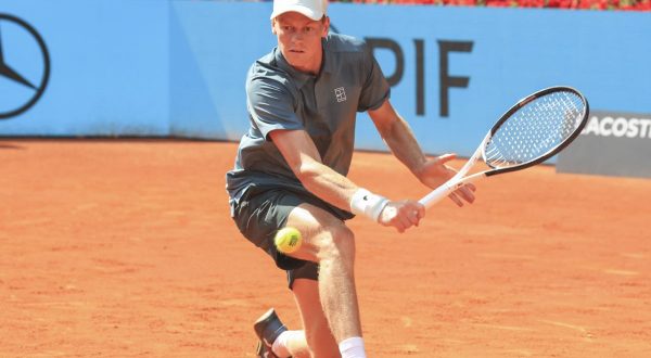 A Madrid esordio complicato ma vincente per Sinner