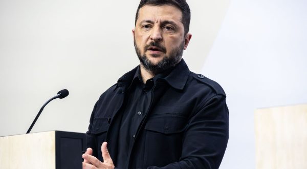 Ucraina, Zelensky “Attacchi russi questa notte con 4 morti e decine di feriti”