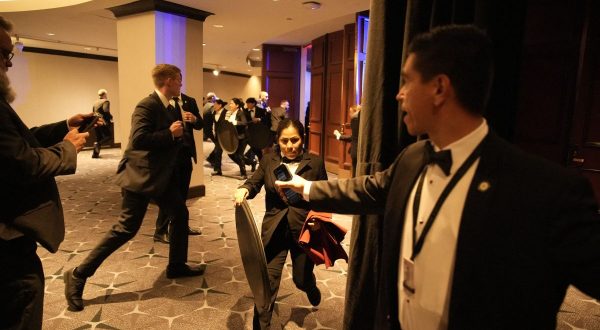 Spari alla cena con Trump, presidente Usa “Ecco perchè serve la ballroom”