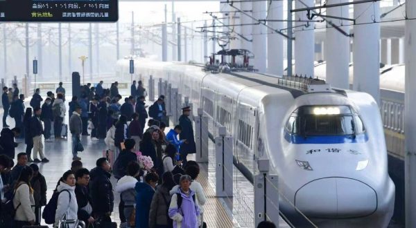 Cina, picco di spostamenti transfrontalieri per il Primo Maggio