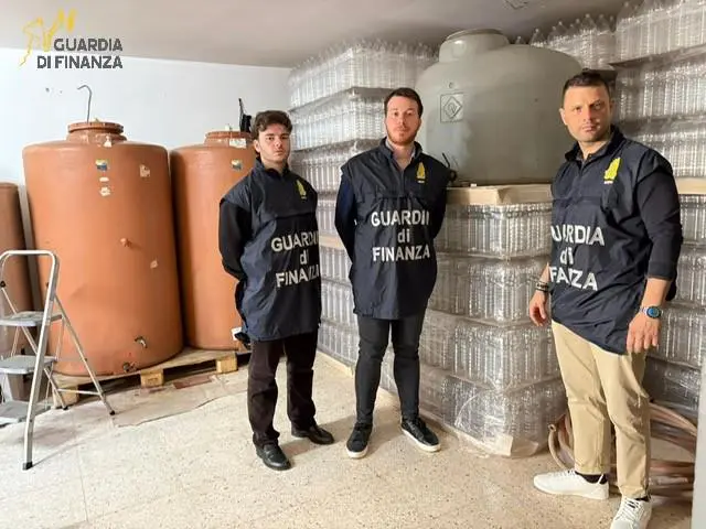 Ad Agrigento chiusa una cantina abusiva, sotto sequestro oltre 8 mila litri di vino