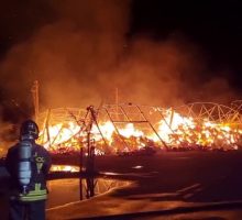 Incendio nella notte a Santa Croce Camerina, nessun coinvolto