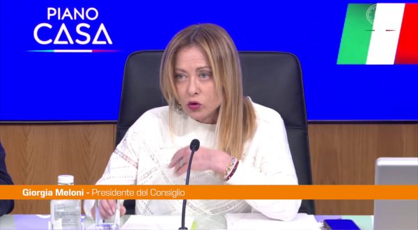 Carburanti, Meloni "Taglio delle accise prorogato per tre settimane"
