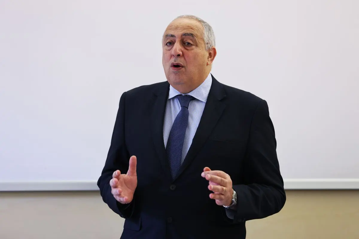 25 aprile, il sindaco di Palermo Lagalla contestato da manifestanti Pro Pal. Fratelli d&rsquo;Italia &ldquo;Attacco alle istituzioni&rdquo;