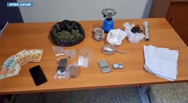 Scoperta piazza di spaccio domestica a Roma, due arresti