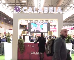 La Calabria protagonista al Vinitaly 2026 con 111 aziende