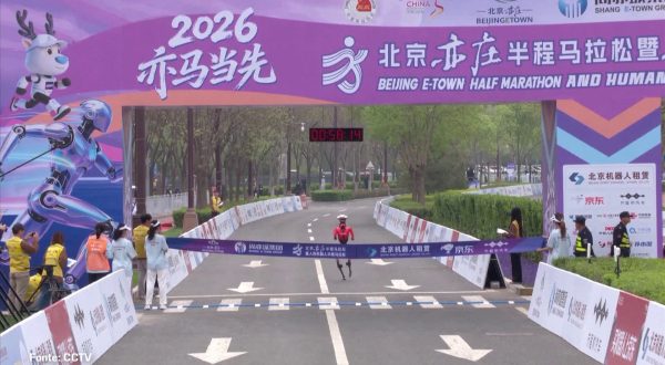 Il robot “Lightning” vince la mezza maratona “Beijing E-Town”