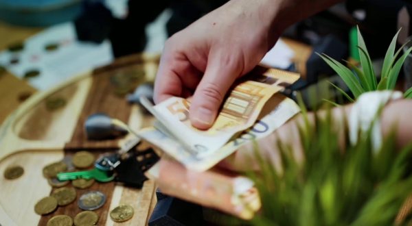 Ad aprile cala la fiducia di consumatori e imprese