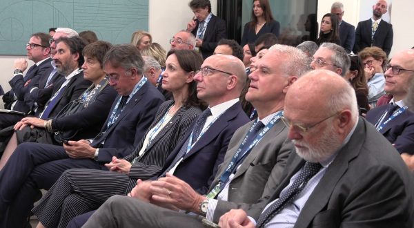 Lavoro, il progetto di Elis “GenerAzione Talento” valorizza senior e giovani