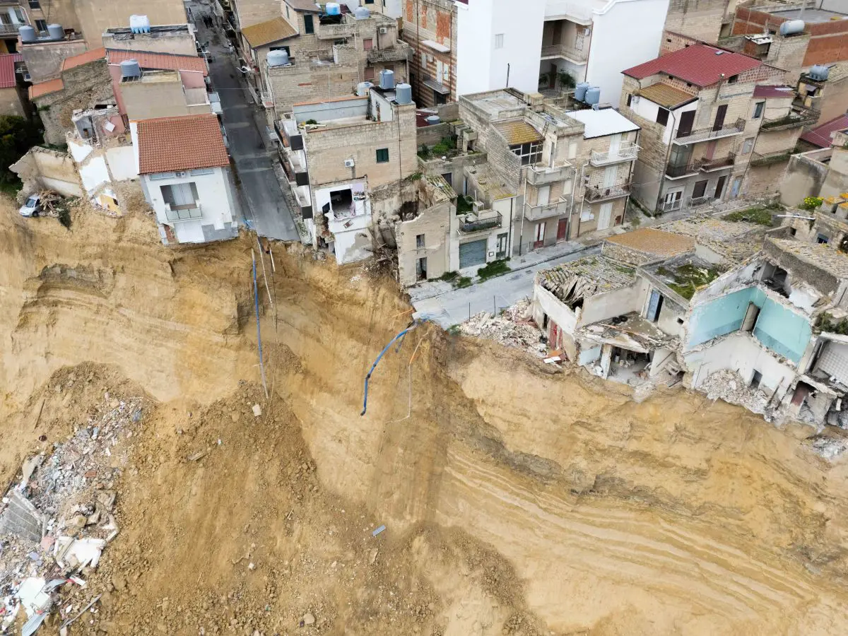 13 indagati per la frana di Niscemi, ci sono anche gli ultimi 4 presidenti della Regione Siciliana